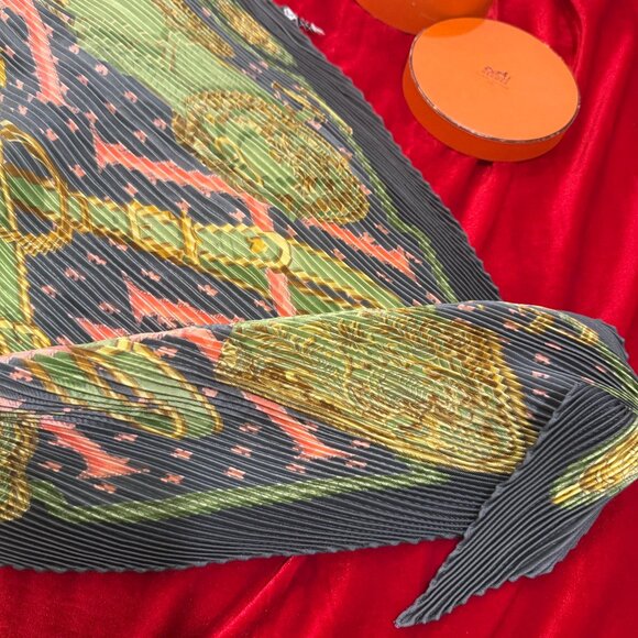 HERMES PLISSE SCARF DARK BLUE/GRAY BLUE GREEN PINK GOLD MEDIUM TO LARGE - Picture 6 of 14